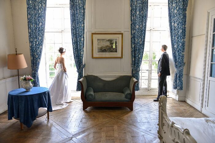 Mariée dans la chambre bleue du Château de Nandy