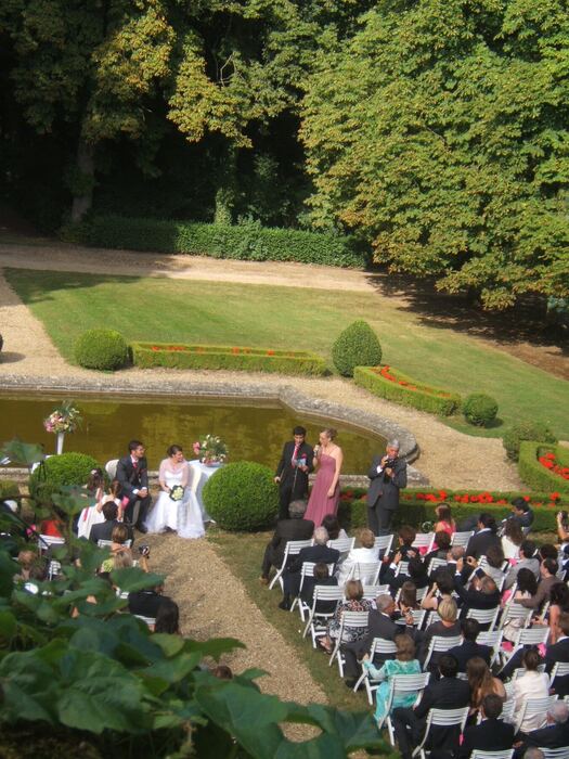 Buffet en extérieur lors d'une réception au Château de Nandy